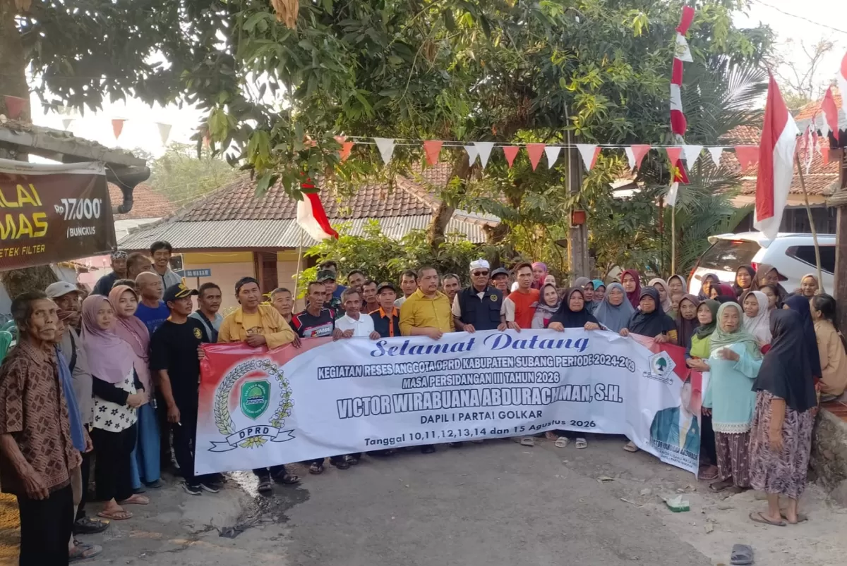 Ketua DPRD Kabupaten Subang Victor Wirabuana Abdurachman bersama warga saat melaksanakan kegiatan reses di Kampung Dampit, Desa Cijambe, Kecamatan Cijambe, Subang, Kamis, 13 Agustus 2026