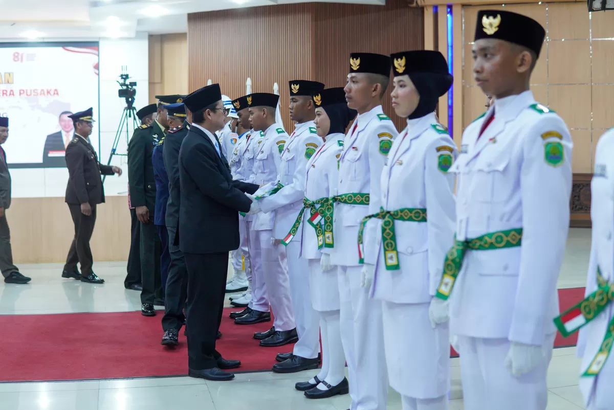 Wakil Bupati Subang Agus Masykur Rosyadi mengukuhkan anggota Paskibraka Kabupaten Subang 2026 dalam rangka persiapan Upacara HUT ke-81 Kemerdekaan RI, Jumat, 14 Agustus 2026 (Dok. Istimewa)