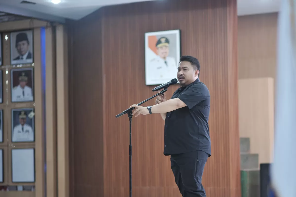 Bupati Subang Reynaldy Putra Andita Budi Raemi atau Kang Rey saat menyampaikan sambutan dalam acara Ramah Tamah dan Apresiasi Petugas HUT ke-81 RI di Aula Oman Syahroni, Senin 17 Agustus 2026 malam (Dok. Istimewa)