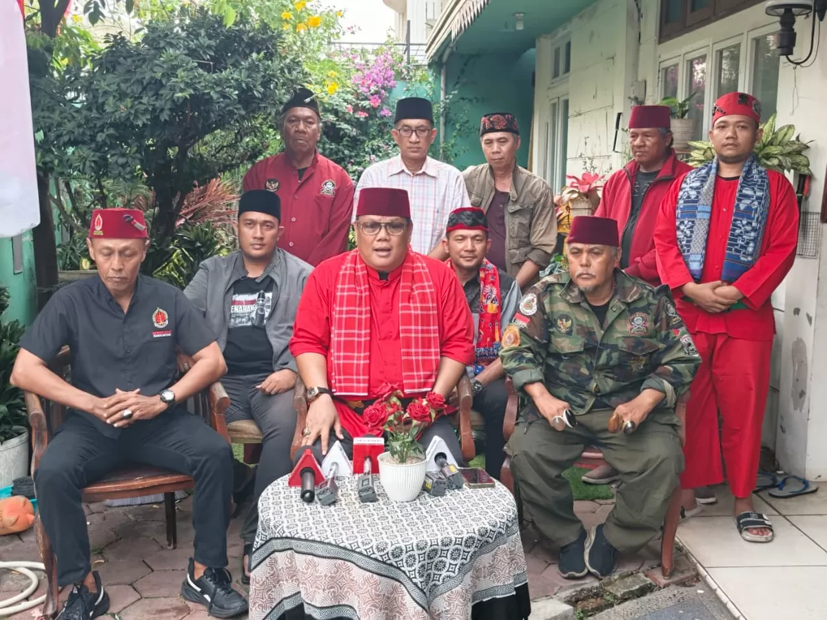 Ketua Umum Bamus Betawi Muhammad Rifki atau Bang Eki Pitung menyampaikan imbauan agar masyarakat Pati tidak mudah terprovokasi terkait rencana aksi 27 Agustus 2026 di Jakarta, dalam konferensi pers di Jakarta, Kamis, 20 Agustus 2026 (Dok. Istimewa)