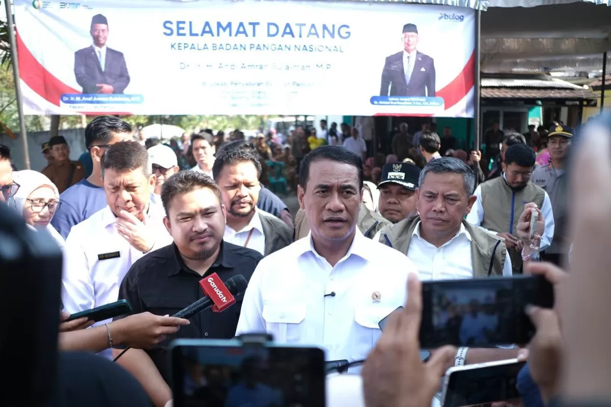 Menteri Pertanian Republik Indonesia, Andi Amran Sulaiman, didampingi Bupati Subang, Reynaldy Putra Andita Budi Raemi (Kang Rey), memberikan keterangan pers kepada awak media di Kabupaten Subang, Rabu, 2 September 2026 (Dok. Istimewa)