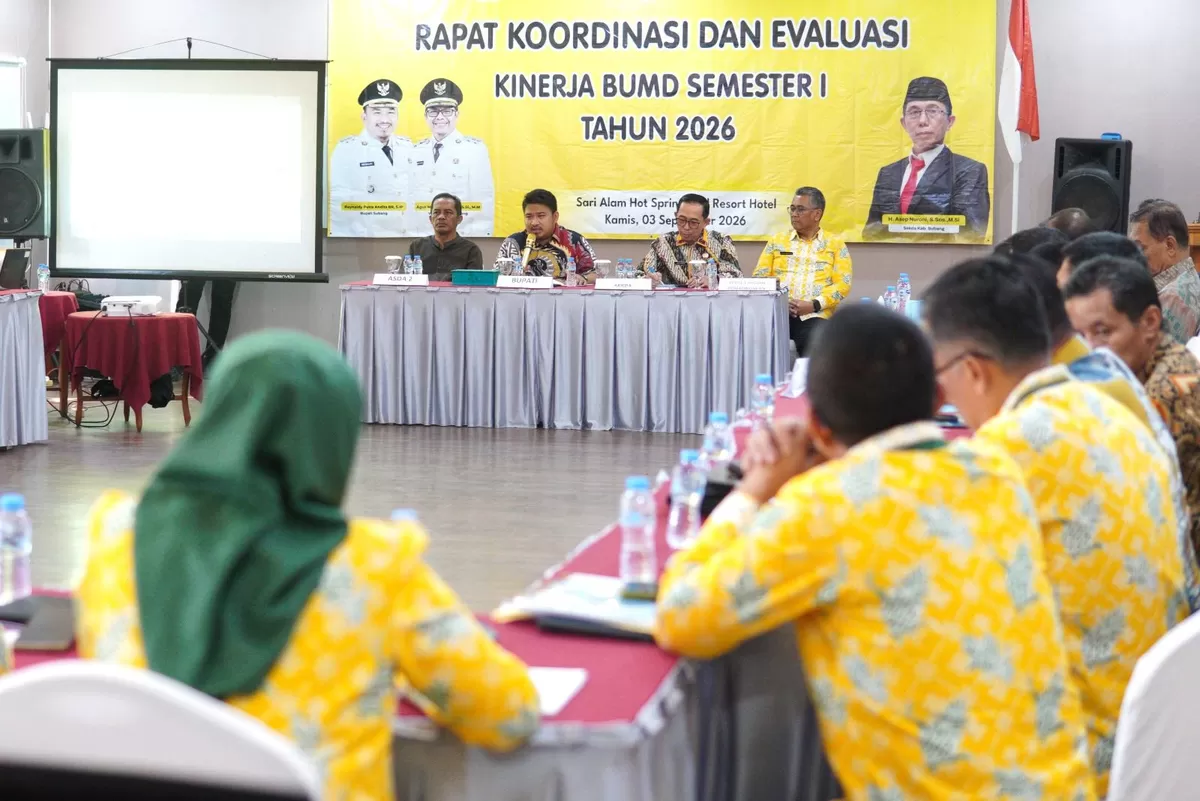 Bupati Subang Reynaldy Putra Andita Budi Raemi (Kang Rey) menyampaikan arahan dalam Rapat Koordinasi dan Evaluasi Kinerja BUMD Semester I 2026 di Ciater, Kamis, 3 September 2026 (Dok. Istimewa)