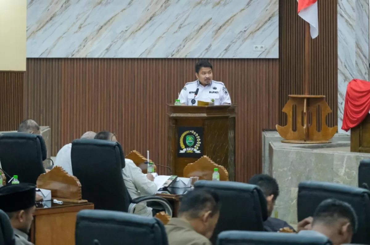 Bupati Subang Reynaldy Putra Andita Budi Raemi (Kang Rey) saat menyampaikan jawaban atas pandangan umum fraksi DPRD Subang dalam Rapat Paripurna, Rabu, 9 September 2026 (Dok. Istimewa)