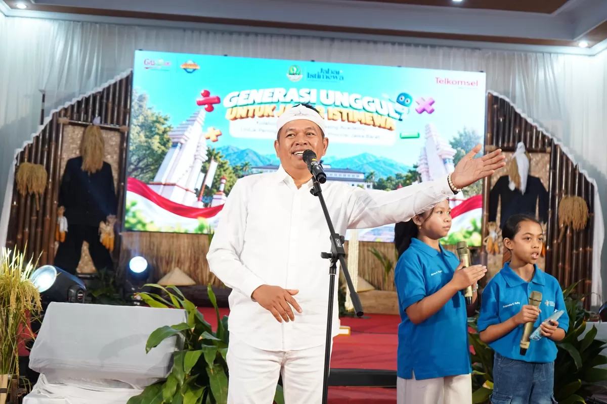 Gubernur Jawa Barat Dedi Mulyadi saat berbicara di hadapan peserta Pelatihan Guru Matematika metode GASING di Subang, Selasa, 15 September 2026 (Dok. Istimewa)