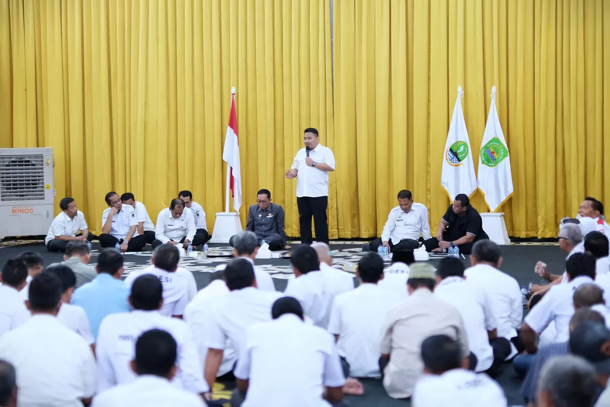 Bupati Subang Reynaldy Putra Andita Budi Raemi atau Kang Rey saat menyampaikan arahan dalam audiensi bersama para camat dan kepala desa se-Kabupaten Subang, Rabu 16 September 2026 (Dok. Istimewa)