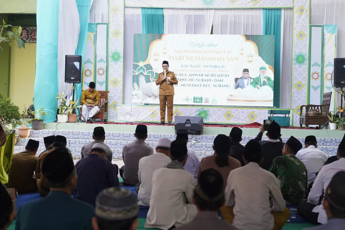 Wakil Bupati Subang Agus Masykur Rosyadi menyampaikan sambutan pada tabligh akbar peringatan Maulid Nabi Muhammad SAW di Pondok Pesantren Salafiyah Terpadu Nurul Anwar Mubtadi&rsquo;in, Senin, 21 September 2026 (Dok. Istimewa)