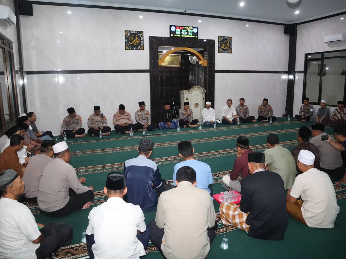 Kapolres Subang AKBP Andi Purwanto menyampaikan pesan kepada warga dalam kegiatan Suling Amis di Masjid Jami Al-Hijrah, Kelurahan Dangdeur, Kamis 24 September 2026 (Dok. Istimewa)