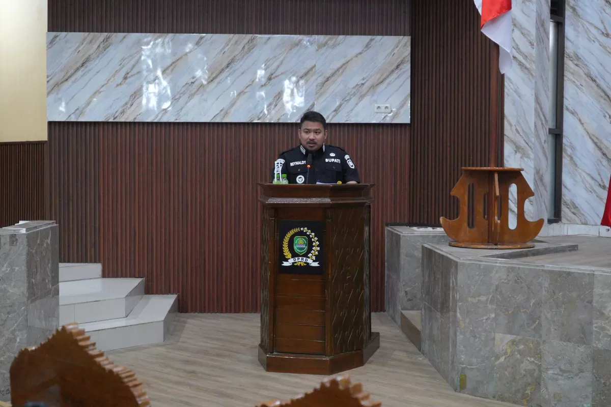 Bupati Subang Reynaldy Putra Andita Budi Raemi atau Kang Rey menyampaikan pendapat akhir dalam Rapat Paripurna DPRD Kabupaten Subang terkait Perubahan APBD Tahun Anggaran 2026, Rabu, 30 September 2026 (Dok. Istimewa)