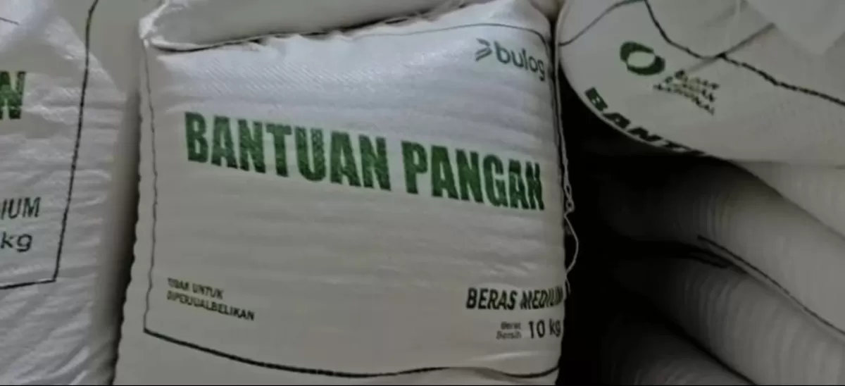 Penyaluran bantuan beras 30 kilogram di Kenali Besar, Kota Jambi jadi polemik karena perbedaan realisasi (Dok. metrojambi.com)