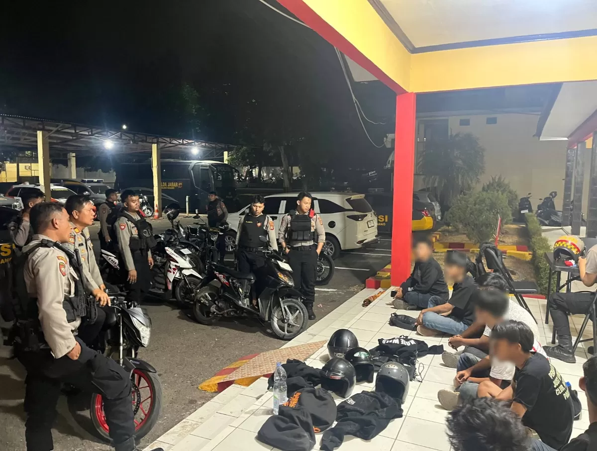 Tim Patroli SERBU Presisi Polres Subang saat mengamankan remaja dalam patroli dini hari terkait laporan dugaan perkelahian di wilayah Subang, Minggu 4 Oktober 2026