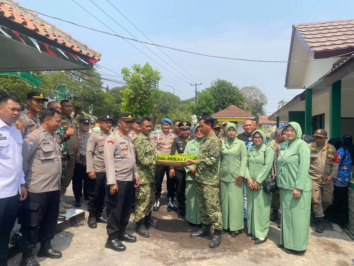 Kapolsek Subang AKP Endang Suganda bersama jajaran TNI-Polri saat peringatan HUT TNI ke-81 di Koramil 0501 Subang, Senin 5 Oktober 2026