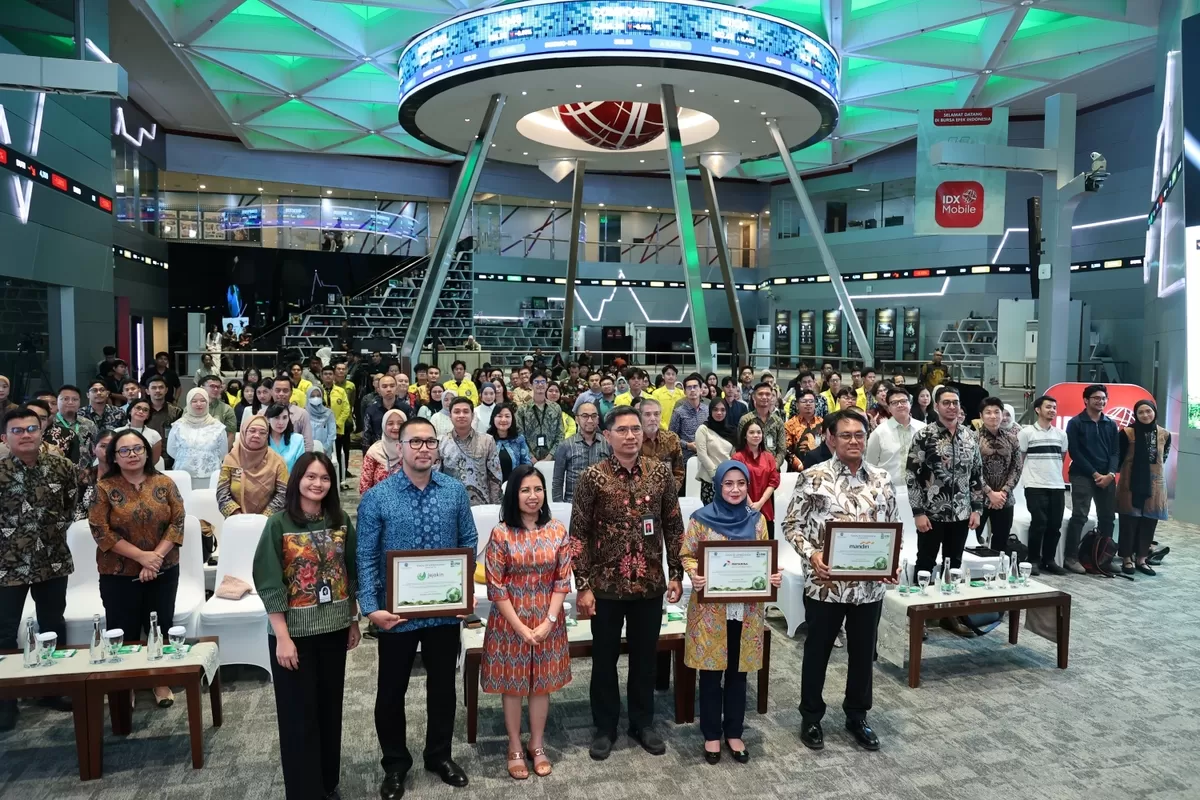 Satu kegiatan di lantai Bursa Efek Indonesia. Vietnam kini sejajar dengan Indonesia dalam klasifikasi pasar saham FTSE Russell setelah naik dari kategori (IDX)