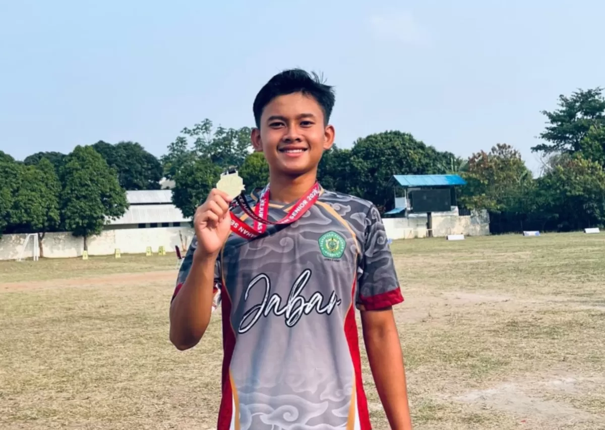 Rafasya Zivana Putra, atlet panahan asal Kabupaten Subang sekaligus siswa kelas XI SMAN 1 Subang, yang meraih medali emas nomor aduan beregu putra bersama tim Jawa Barat pada Kejurnas Panahan Senior 2026 (Dok. PERPANI Subang)