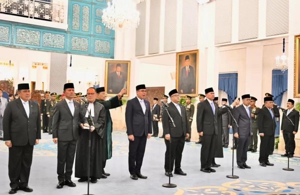 Presiden Prabowo Subianto melantik tujuh pejabat baru di Istana Negara, Jakarta (Ig/@kemensetneg.ri)