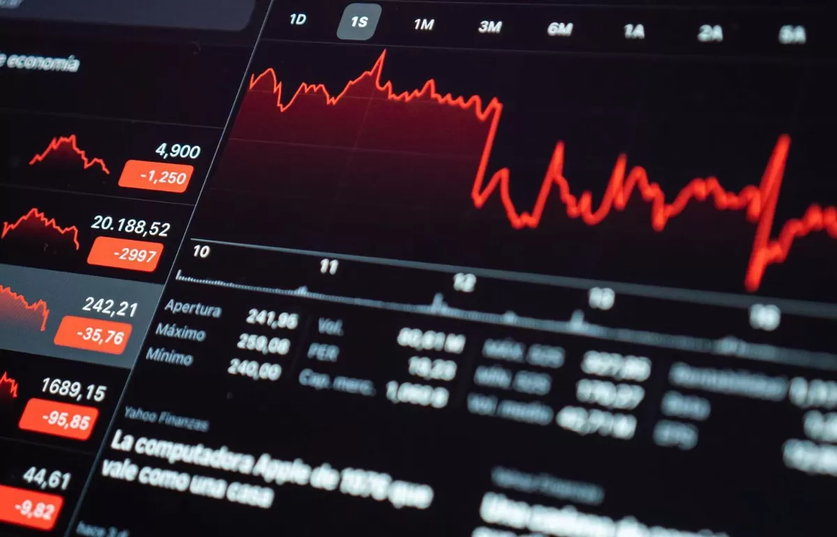 Ilustrasi trading halt atau penghentian sementara perdagangan saham di tengah penurunan tajam IHSG (Magnific)