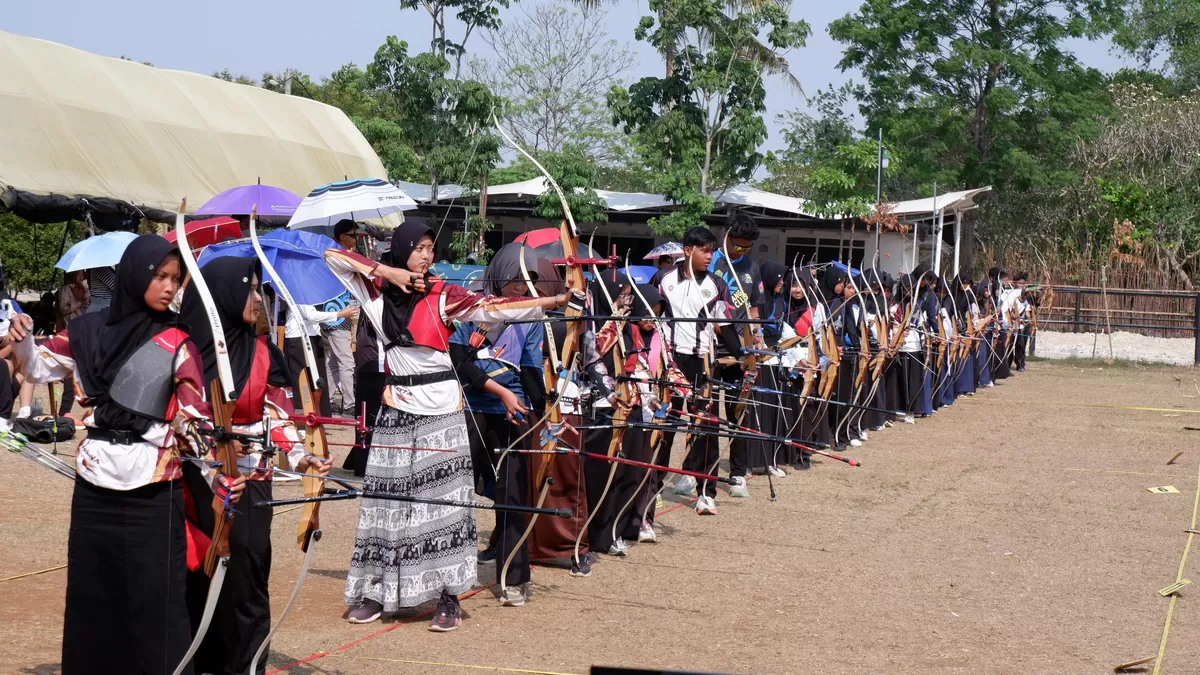 Sejumlah atlet mengikuti Latihan Gabungan (Latgab) Panahan perdana PERPANI Kabupaten Subang di kawasan Ostrich Mini Zoo &amp; Resto, Dangdeur, Subang, Minggu 18 Oktober 2026