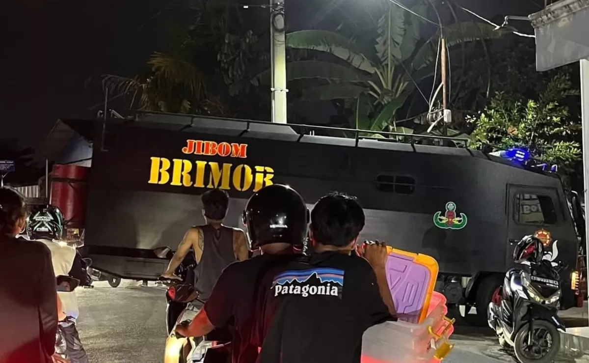 Penggerebekan pelaku pembakaran warung mi babi di Sukoharjo, Jawa Tengah diwarnai suara tembakan (Threads/faisallmaulana)