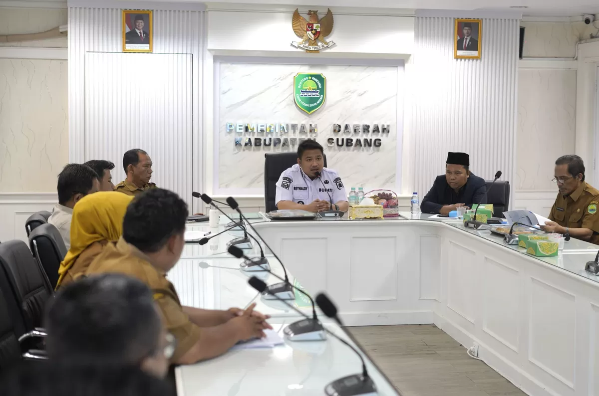 Bupati Subang Reynaldy Putra Andita Budi Raemi membuka Presentasi Monitoring dan Evaluasi PPID 2026 bersama Komisi Informasi Provinsi Jawa Barat di Ruang Rapat Bupati I, Selasa 20 Oktober 2026 (Dok. Istimewa)