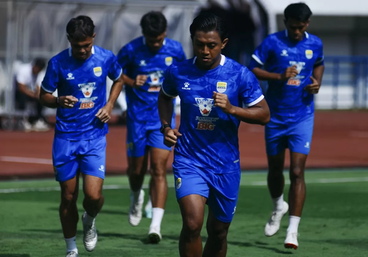 Skuad Persib Bandung mulai melakukan persiapan menjelang laga pekan ke-18 Super League melawan PSBS Biak. Foto: Persib.