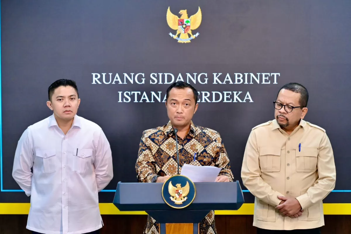 Menteri Sekretaris Negara, Prasetyo Hadi saat memberikan keterangan kepada media.
