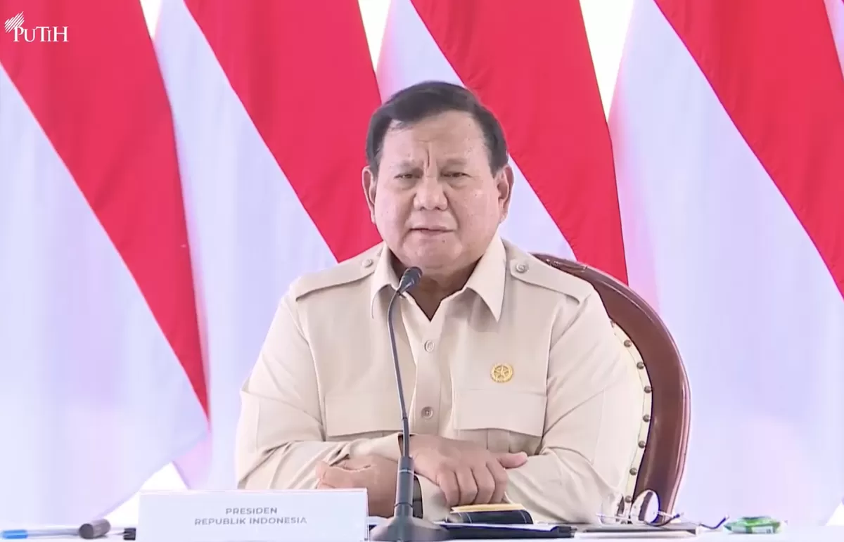 Presiden Prabowo Subianto pimpin ratas di Aceh Tamiang dan sebut soal penyaluran bantuan kemanusiaan untuk korban banjir bandang Sumatera. (Tangkap layar YouTube Sekretariat Presiden)