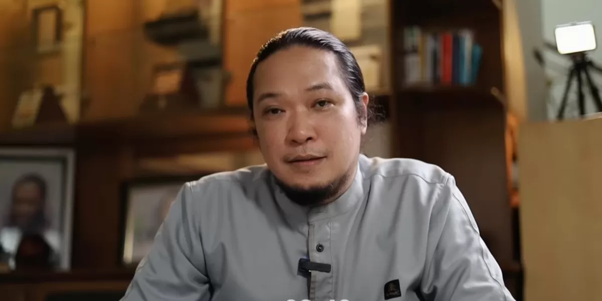 Sabrang Mowo Damar Panuluh atau Noe Letto belum lama ini dilantik sebagai Tenaga Ahli Dewan Pertahanan Nasional. (Tangkapan layar YouTube Sabrang MDP Official)