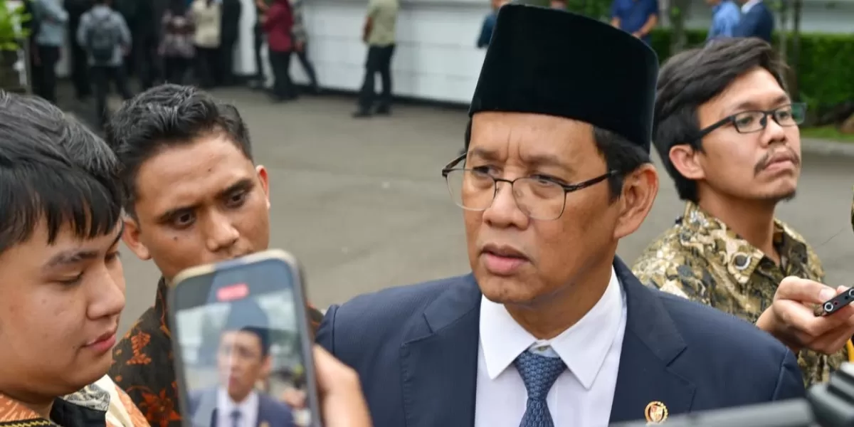 Menkeu Purbaya Yudhi Sadewa pastikan suami DS kembalikan uang LPDP usai viral 'Cukup aku yang WNI, Anak-anakku Jangan'. (Instagram.com/@menkeuri)