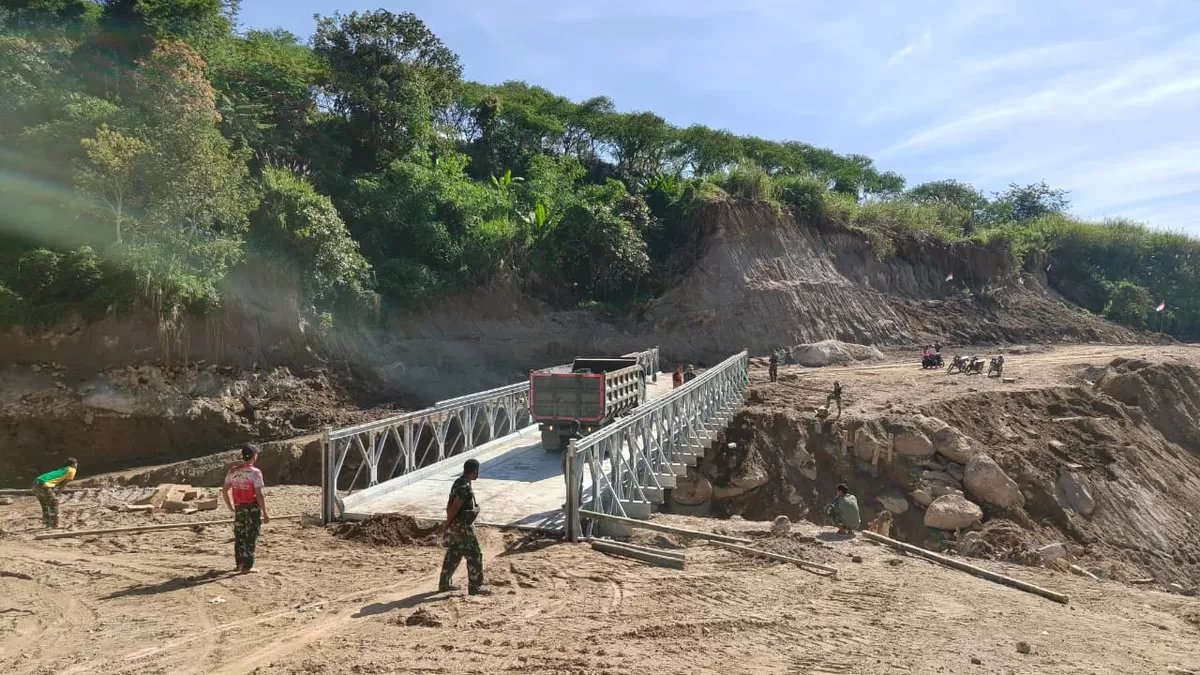 Akses jembatan di Aceh kembali terhubung.
