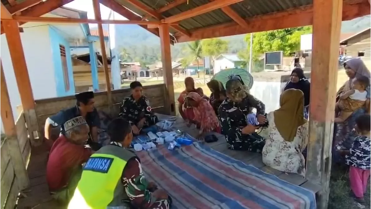 Pemeriksaan kesehatan di Aceh. (Dok. TNI)