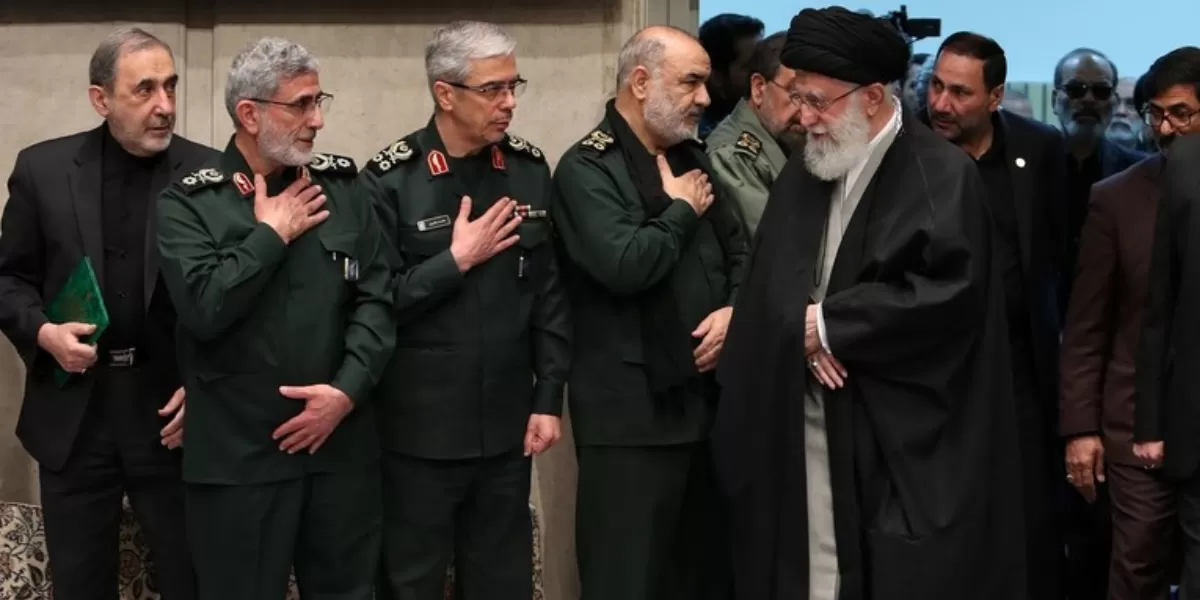 Para pemimpin Iran dalam konferensi pers. (Anadolu via Getty Images)