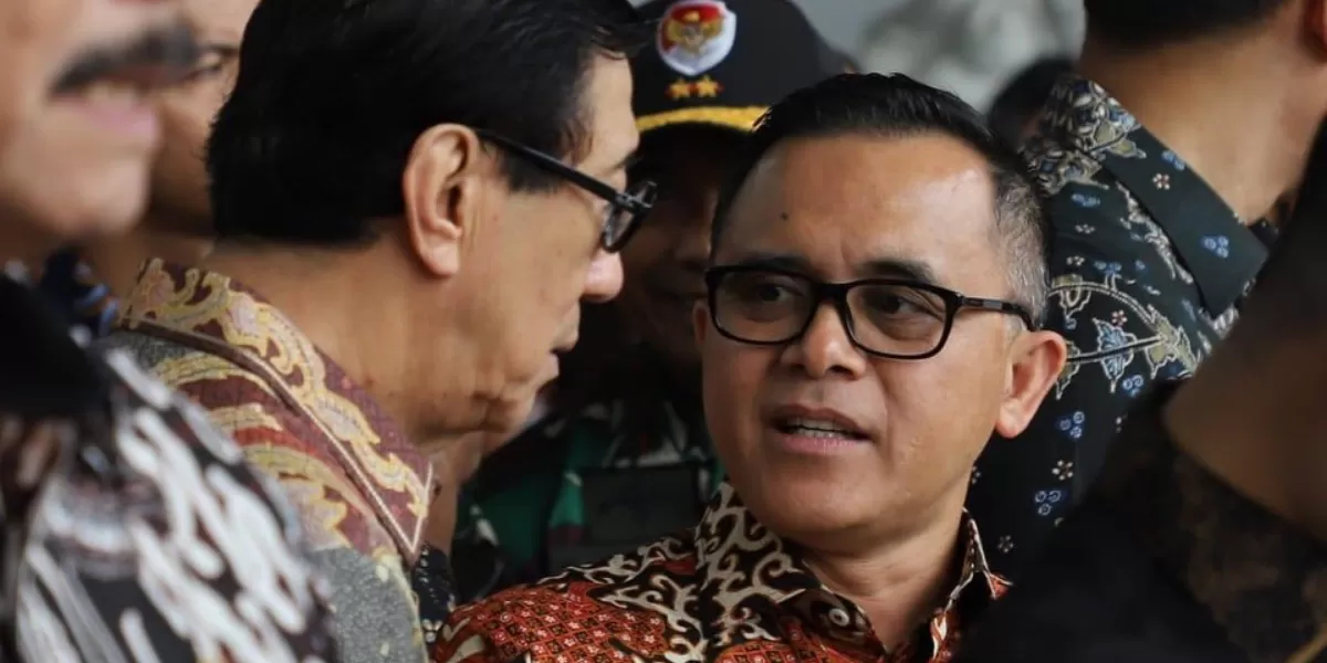 Eks Bupati Abdullah Azwar Anas diduga inkonsisten saat mengeluarkan izin tambang emas Tumpang Pitu Banyuwangi. (Instagram.com/@azwaranas.a3)
