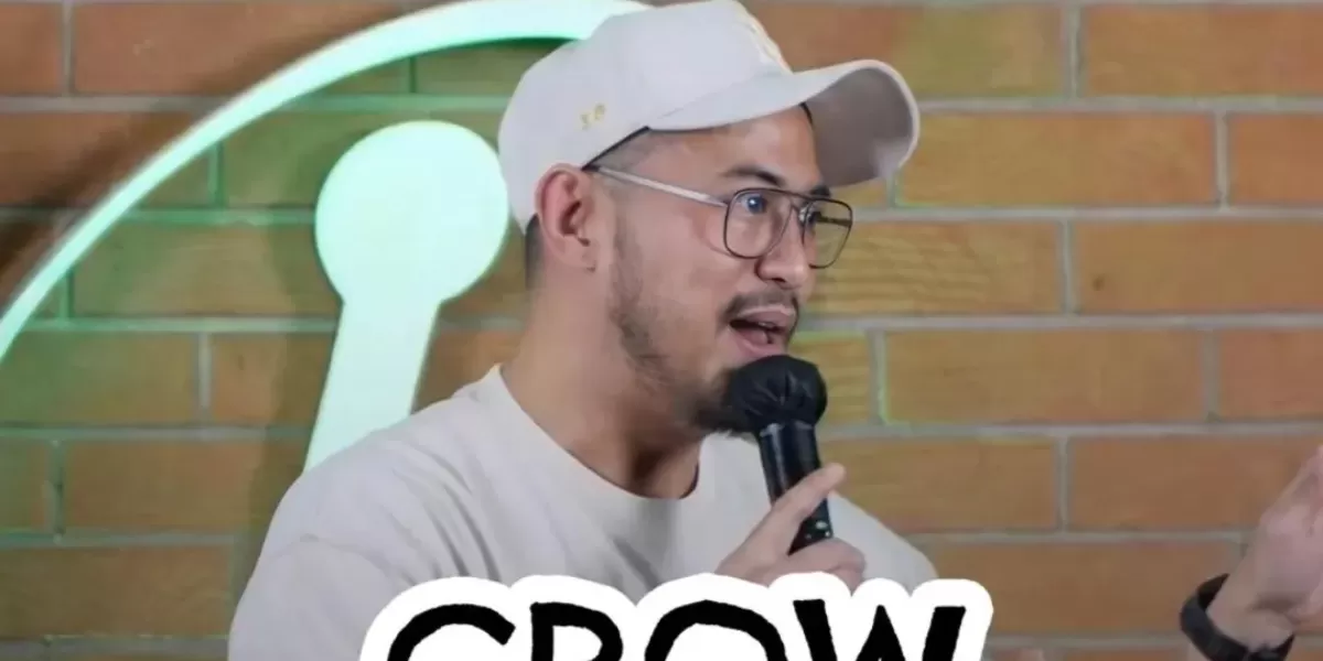 Komika Pandji Pragiwaksono bagikan momen saat diinterogasi Polda Metro Jaya soal materi stand up comedy Mens Rea. (Instagram.com/@pandji.pragiwaksono)