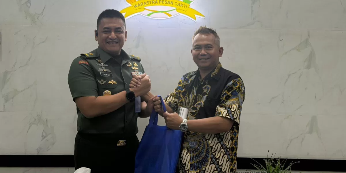 CEO Promedia Agus Sulistriyono jajaki kolaborasi strategis dengan TNI AD, temui Kadispenad Brigjen TNI Donny Pramono. (Dok. Promedia)