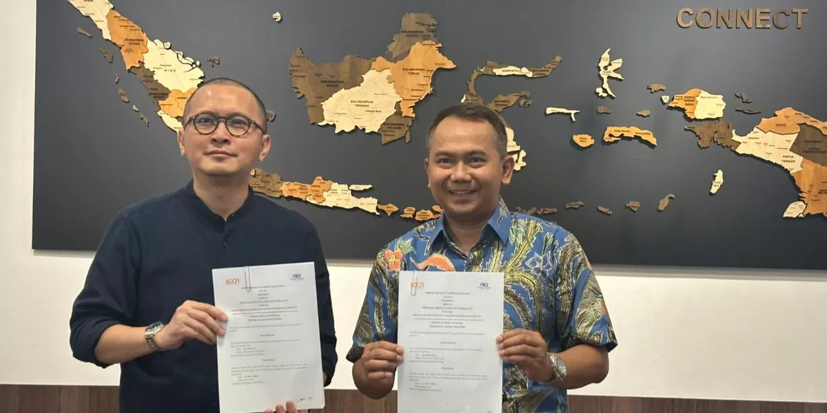 Kegiatan MoU antara CEO Promedia Group, Agus Sulistriyono (kanan) dengan Ketua Indonesia Creative Cities Network (ICCN), Tubagus Fiki Chikara Satari (kiri) di Jakarta, pada Kamis, 12 Maret 2026 (Dok. Promedia)