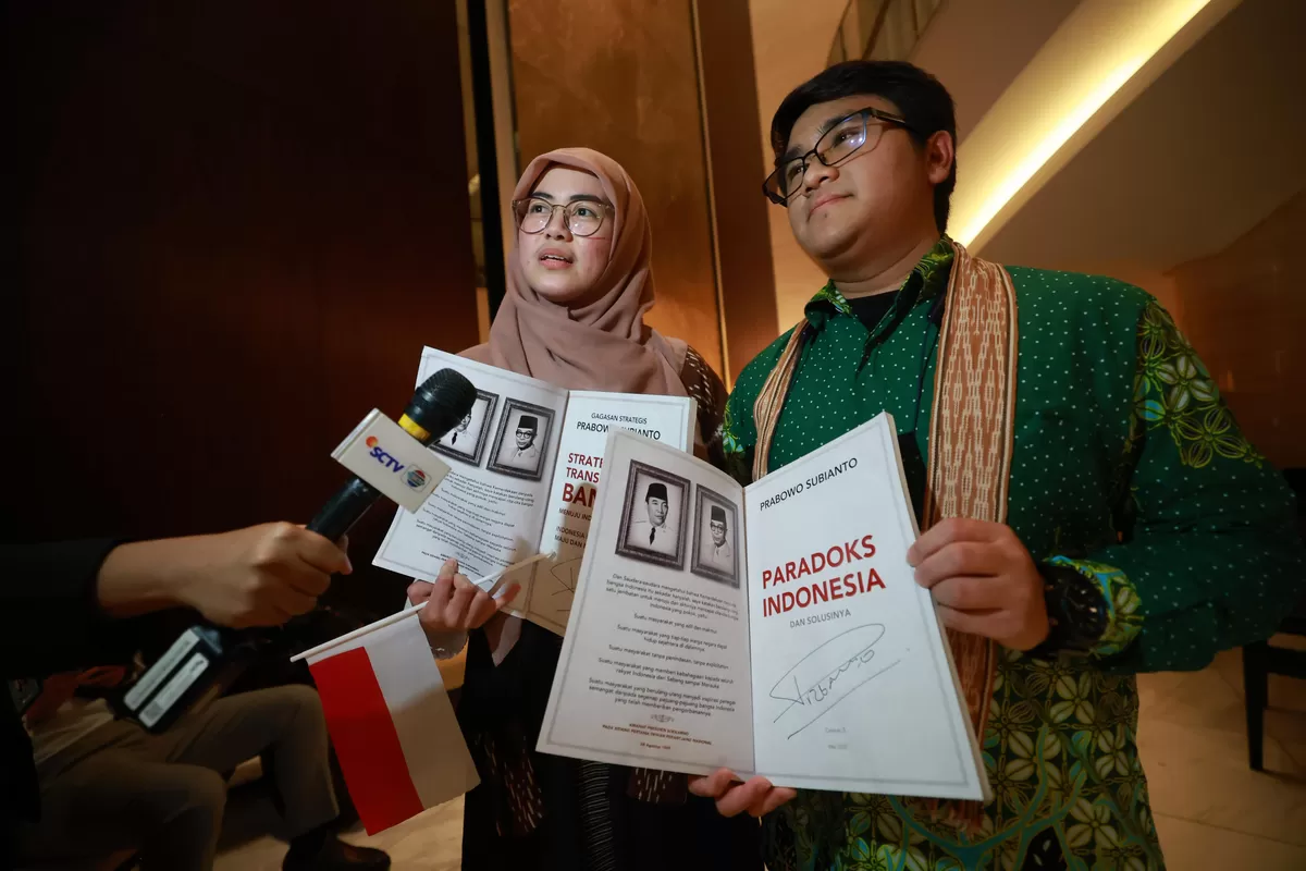 Diaspora di Jepang deg-degan dapat tanda tangan Prabowo. (Press Release Bakom RI)