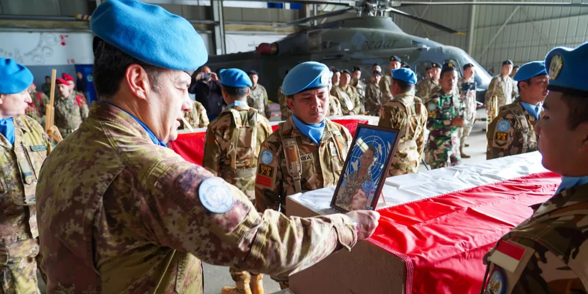 UNIFIL gelar upacara penghormatan di Beirut, Lebanon untuk mengenang tiga prajurit TNI yang gugur menjalankan tugas misi perdamaian. (X.com/@UNIFIL_)