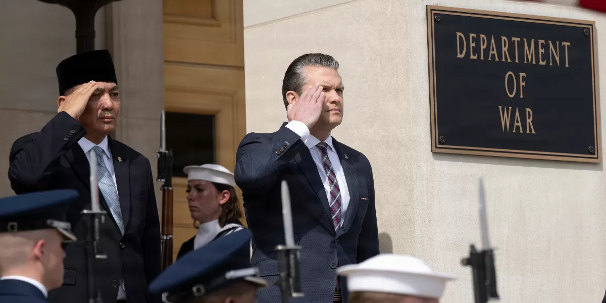 AS dan Indonesia tingkatkan kerja sama pertahanan, belum lama ini Menhan Sjafrie Sjamsoeddin sambangi Menhan Pete Hegseth di Pentagon. (Navy Petty Officer 2nd Class Carson Croom)