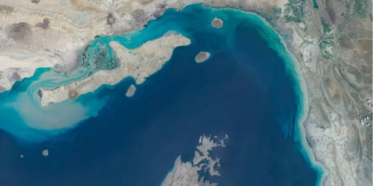 Foto Selat Hormuz melalui satelit pada 7 April 2026. (Maps4Media/Getty Images)