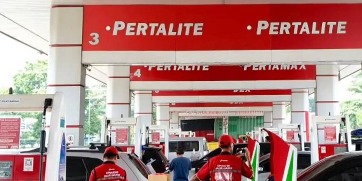 Pertamina ungkap alasan naikkan harga Pertamax belum lama ini, fokus jaga pasokan BBM tetap aman di tengah konflik global. (Instagram.com/@pertamina)