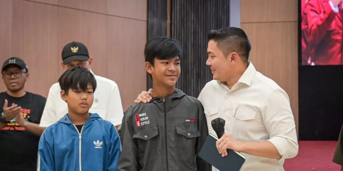 Seskab Teddy Indra Wijaya tinjau kesiapan operasional Sekolah Rakyat di Kampus Lembaga Administrasi Negara. (instagram.com/sekretariat.kabinet)