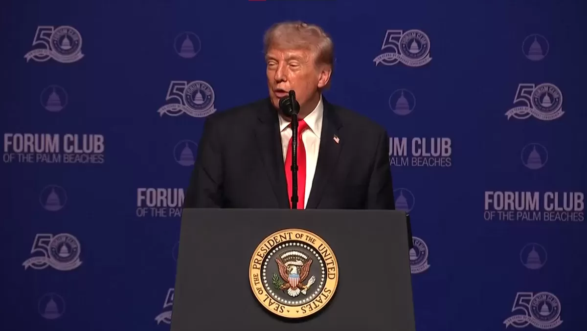 Trump dalam acara makan malam Forum Club of the Palm Beaches di Florida. (x.com/Acyn)