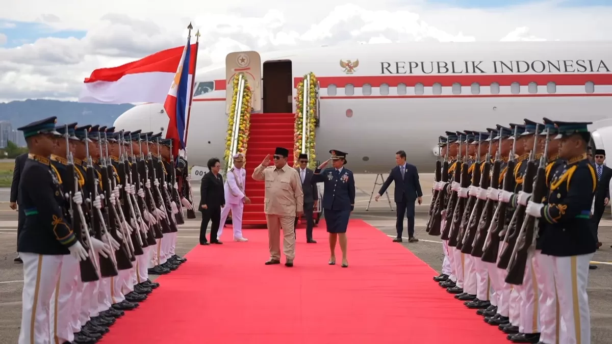 Presiden RI Prabowo Subianto tiba di Bandara Benito Ebuen Airbase, Cebu, Filipina. (Press Release Badan Komunikasi Pemerintah (Bakom) RI)