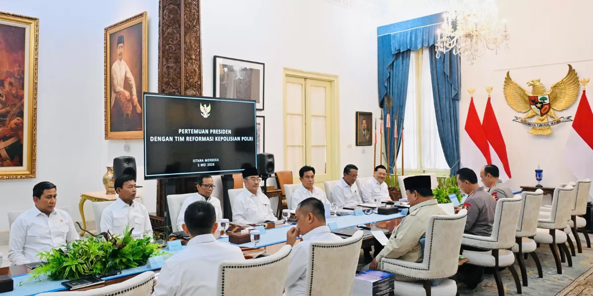 Pertemuan presiden dengan tim Reformasi Polri. (Press Release Badan Komunikasi Pemerintah (Bakom) RI)