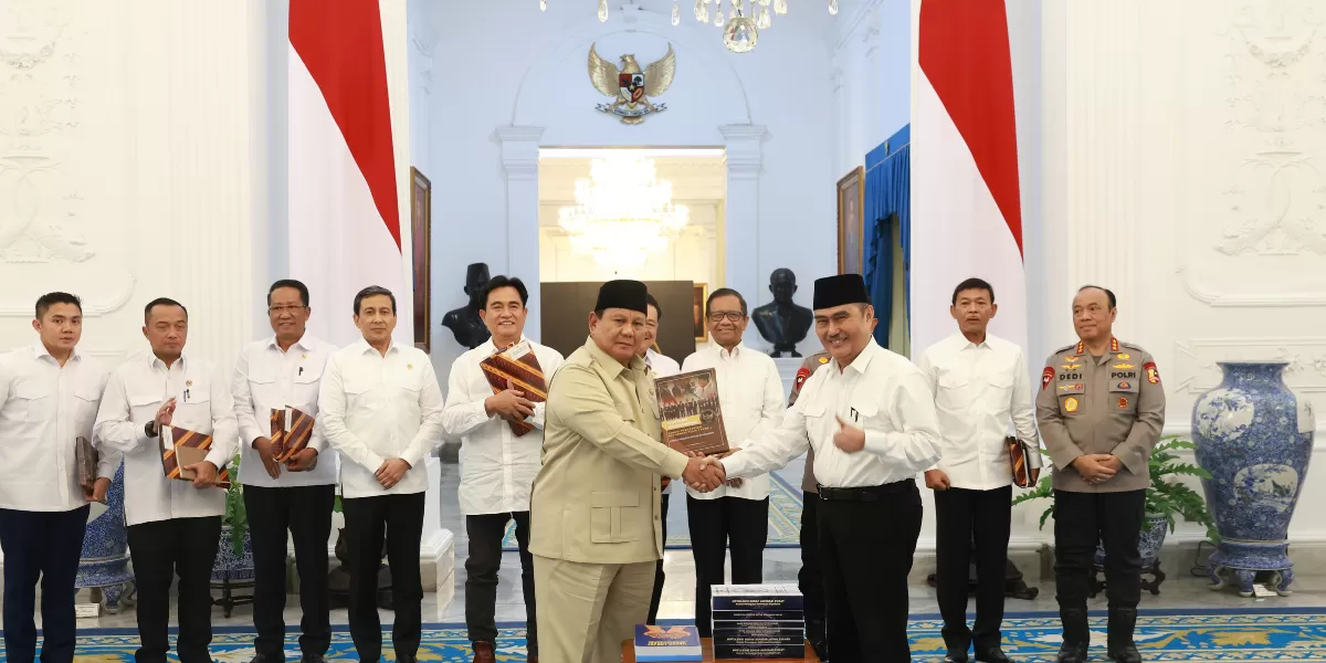 KPRP sampaikan hasil kerja komisi kepada Presiden Republik Indonesia. (Press Release Badan Komunikasi Pemerintah (Bakom) RI)
