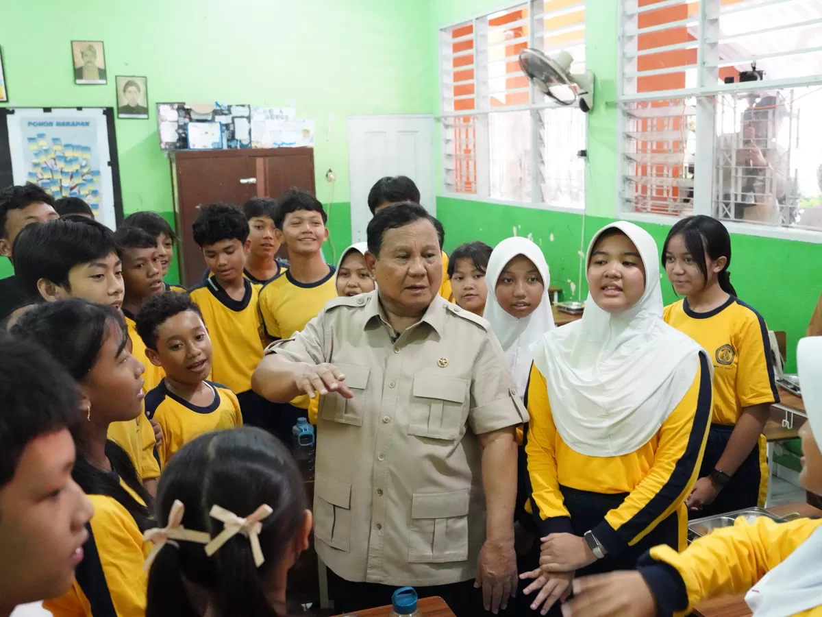 Prabowo Dengarkan Cita-Cita Pelajar SMP 111 Jakarta Barat. (Press Release Badan Komunikasi Pemerintah (Bakom) RI)