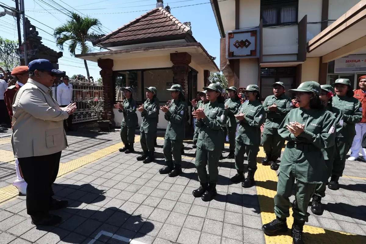 Prabowo beri pesan motivasi kepada siswa SRMP 17 Tabanan, Bali. (Press Release Badan Komunikasi Pemerintah (Bakom) RI)