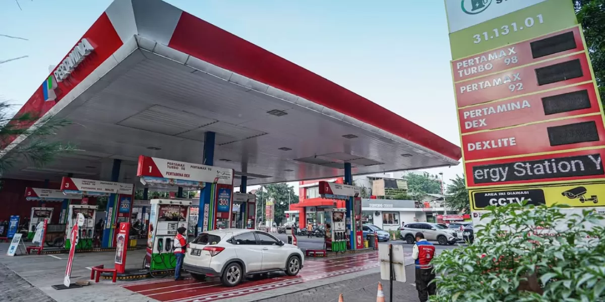 DPR bersama pemerintah tanggapi usai harga Pertamax naik, Menkeu Purbaya sebut dampak ke inflasi relatif kecil. (Instagram.com/@pertaminapatraniaga)