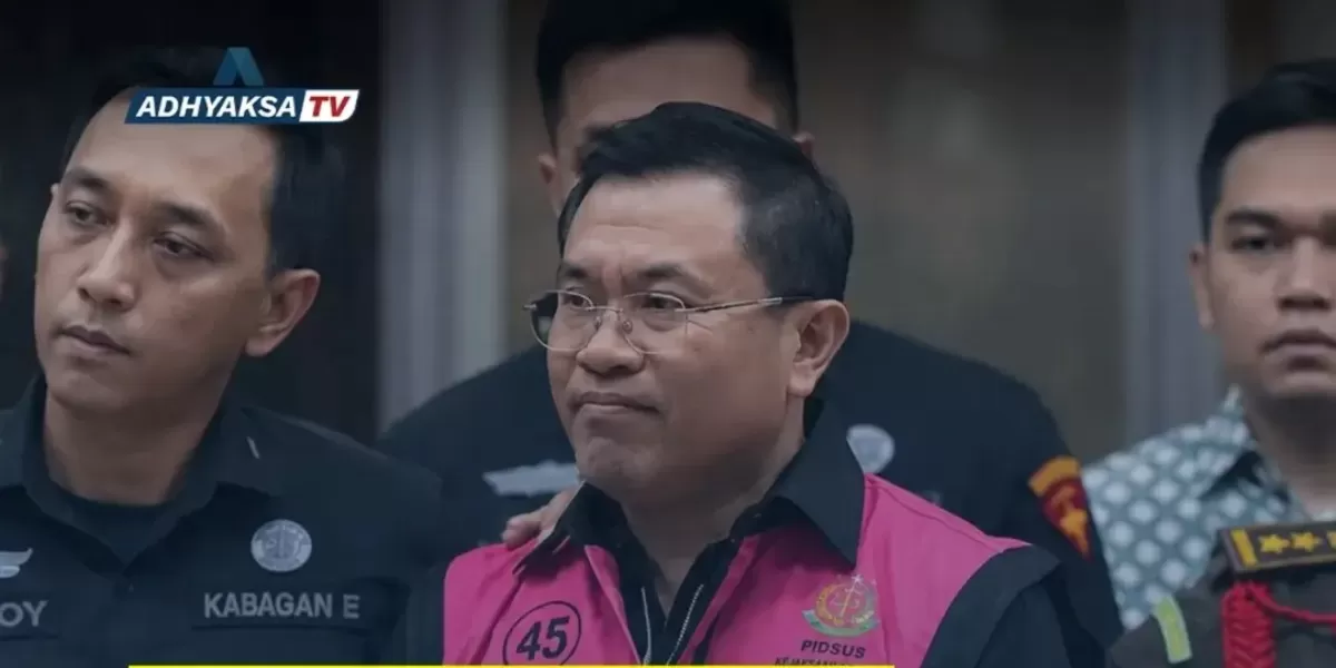 Mantan Wakil Kepala BGN Sony Sonjaya bungkam usai diperiksa Kejagung selama 9 jam dalam kasus korupsi MBG. (Instagram.com/@adhyaksatv)