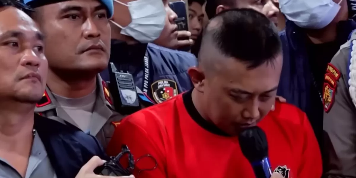 Polda Jabar lakukan rekonstruksi kasus penyekapan dan penganiayaan berat yang dilakukan tersangka Taufik Hidayat terhadap korban YTR. (Tangkapan layar YouTube Surya Citra Televisi (SCTV))