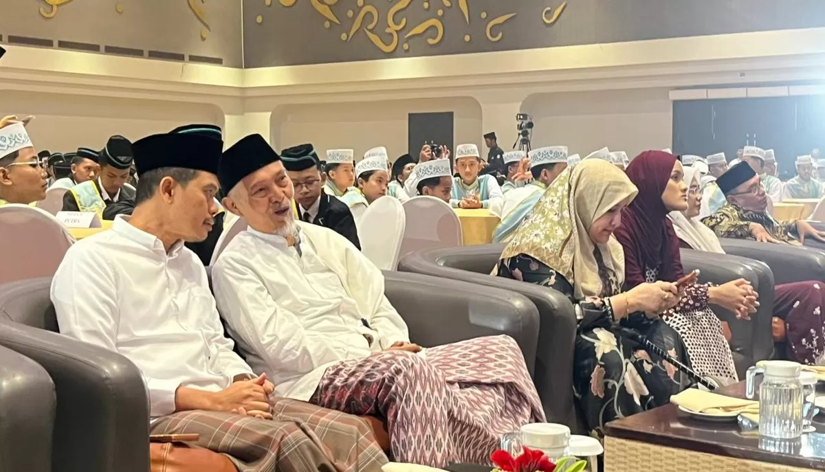 KH Kafabihi Mahrus dan KH Imam Jazuli